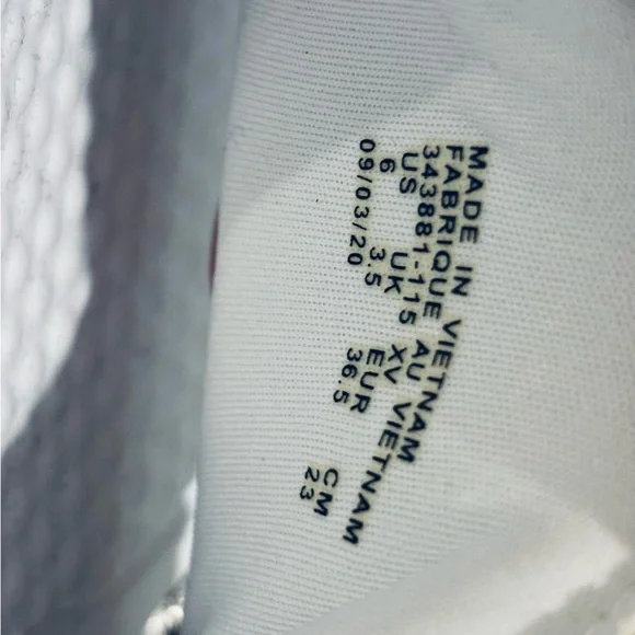 Nike White Minimalist Sandals with Textured Footbed - Picture 3 of 4